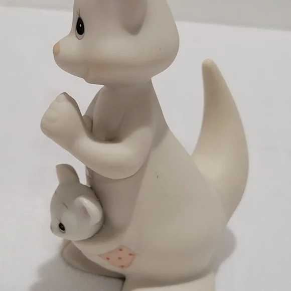 Hello world 1988 Kangaroo & Joey precious moments porcelain figurine - Picture 2 of 9